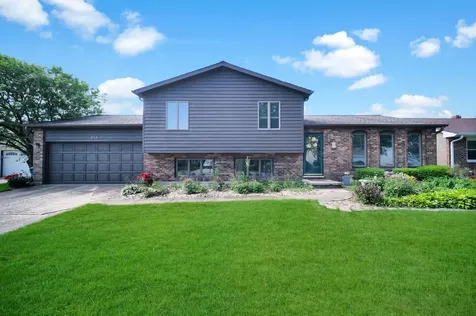 214 Concord Drive Dekalb IL 60115