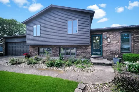 214 Concord Drive Dekalb IL 60115