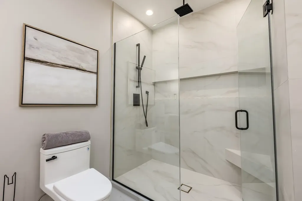 5747 North Maplewood Avenue Chicago IL 60659