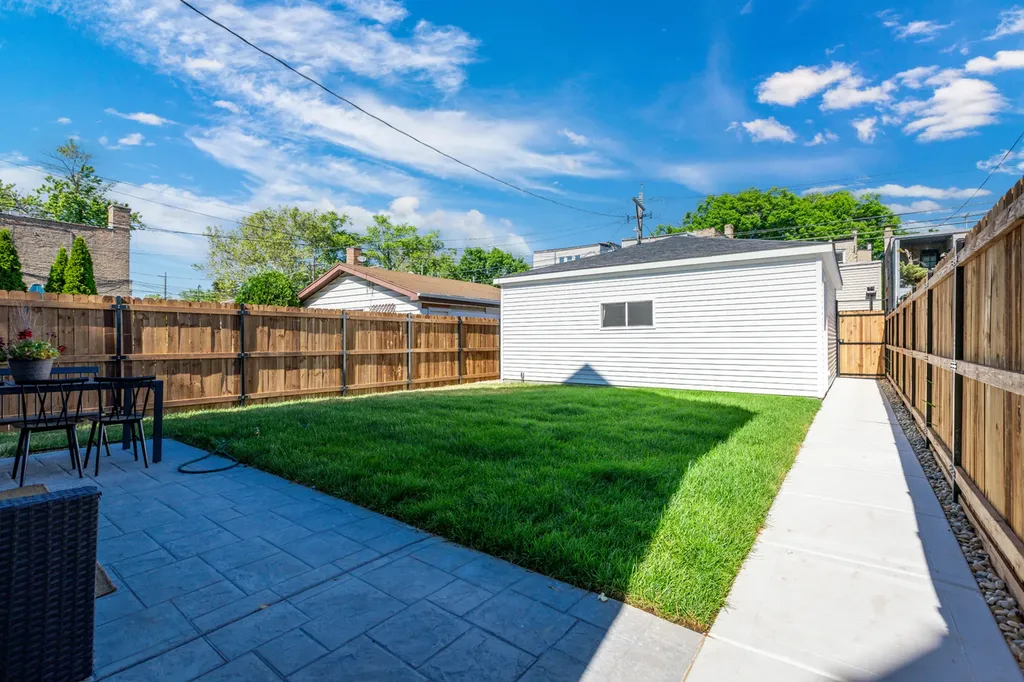 5747 North Maplewood Avenue Chicago IL 60659
