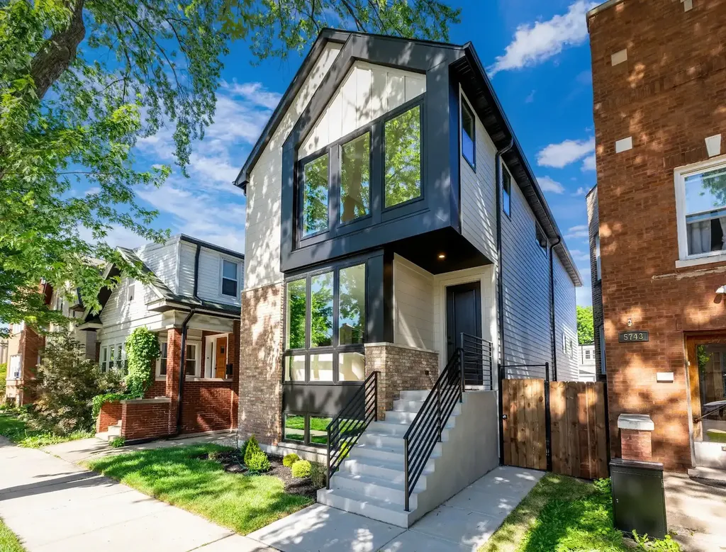 5747 North Maplewood Avenue Chicago IL 60659