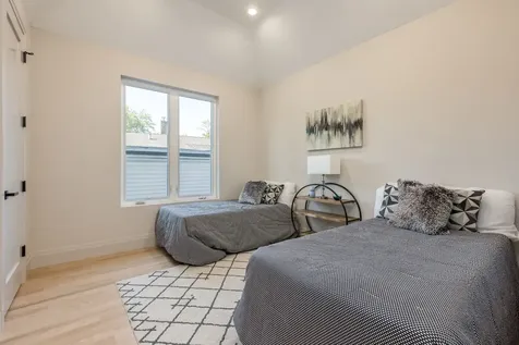 5747 North Maplewood Avenue Chicago IL 60659