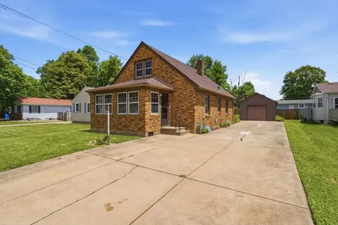 2202 44TH Street Moline IL 61265