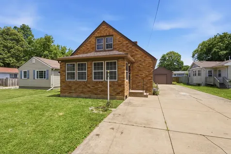 2202 44TH Street Moline IL 61265