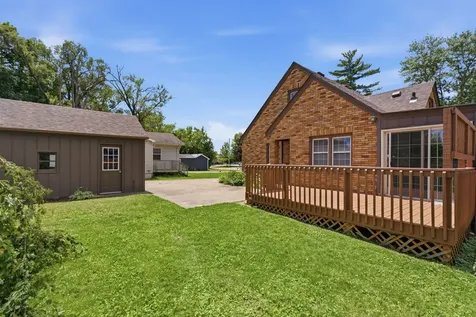 2202 44TH Street Moline IL 61265