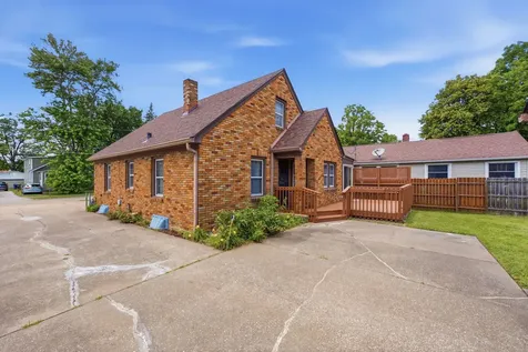 2202 44TH Street Moline IL 61265