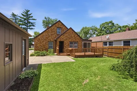 2202 44TH Street Moline IL 61265