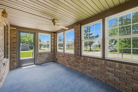 2202 44TH Street Moline IL 61265