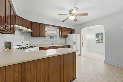 2202 44TH Street Moline IL 61265