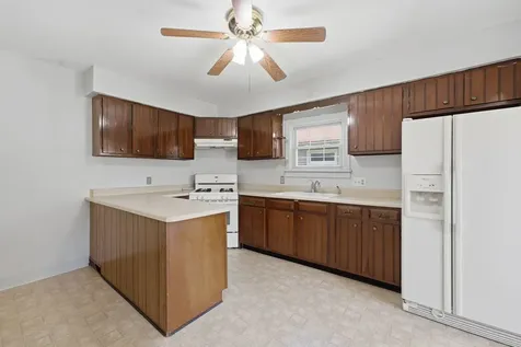 2202 44TH Street Moline IL 61265