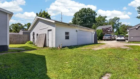 903 Low Street Bloomington IL 61701