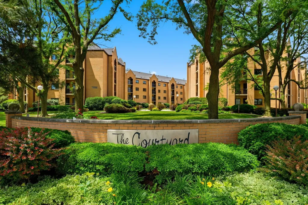 7420 West Lawrence Avenue Harwood Heights IL 60706