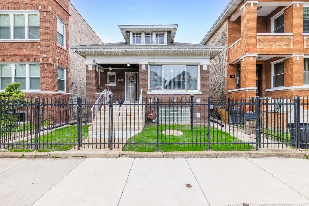 6733 South Campbell Avenue Chicago IL 60629