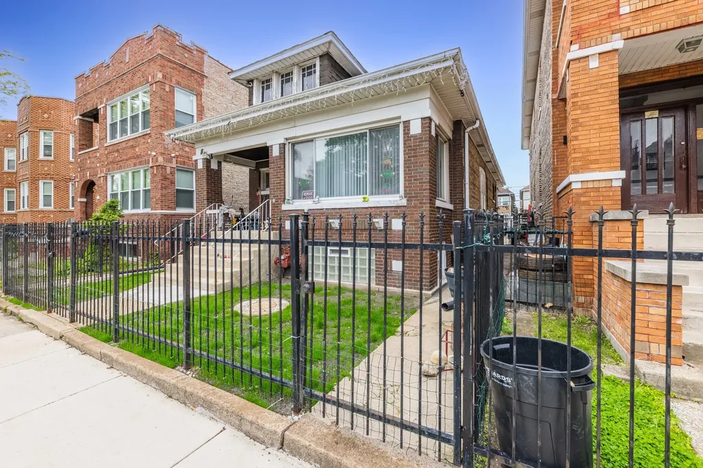 6733 South Campbell Avenue Chicago IL 60629