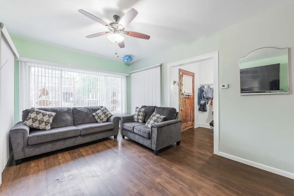 6733 South Campbell Avenue Chicago IL 60629
