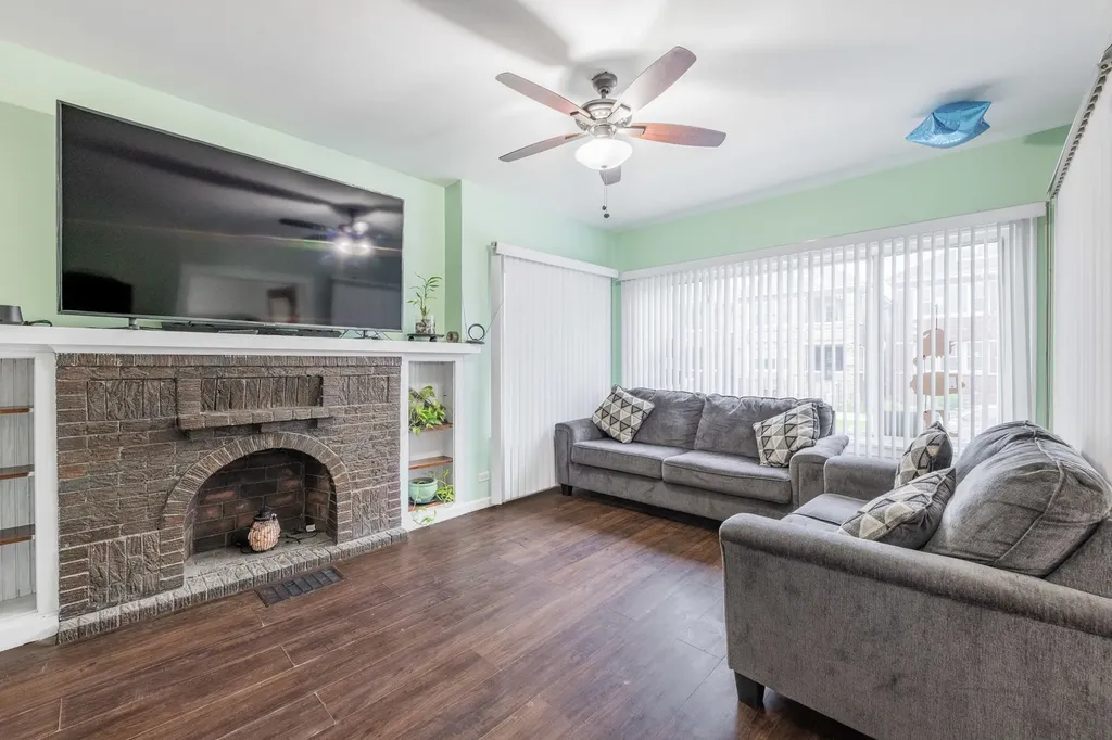 6733 South Campbell Avenue Chicago IL 60629