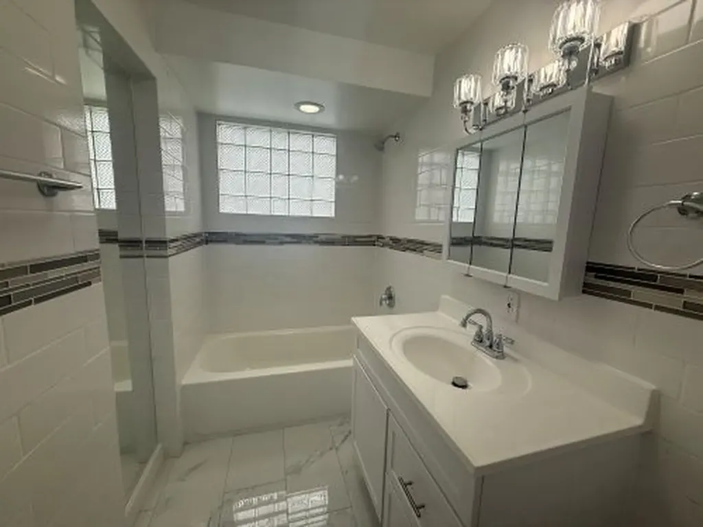 7323 North Damen Avenue Chicago IL 60645