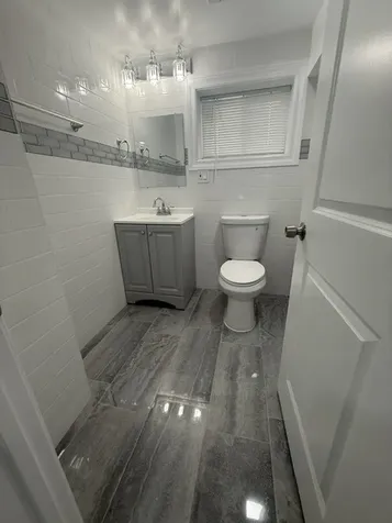 7323 North Damen Avenue Chicago IL 60645