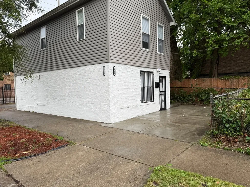 1715 East 70th Street Chicago IL 60649