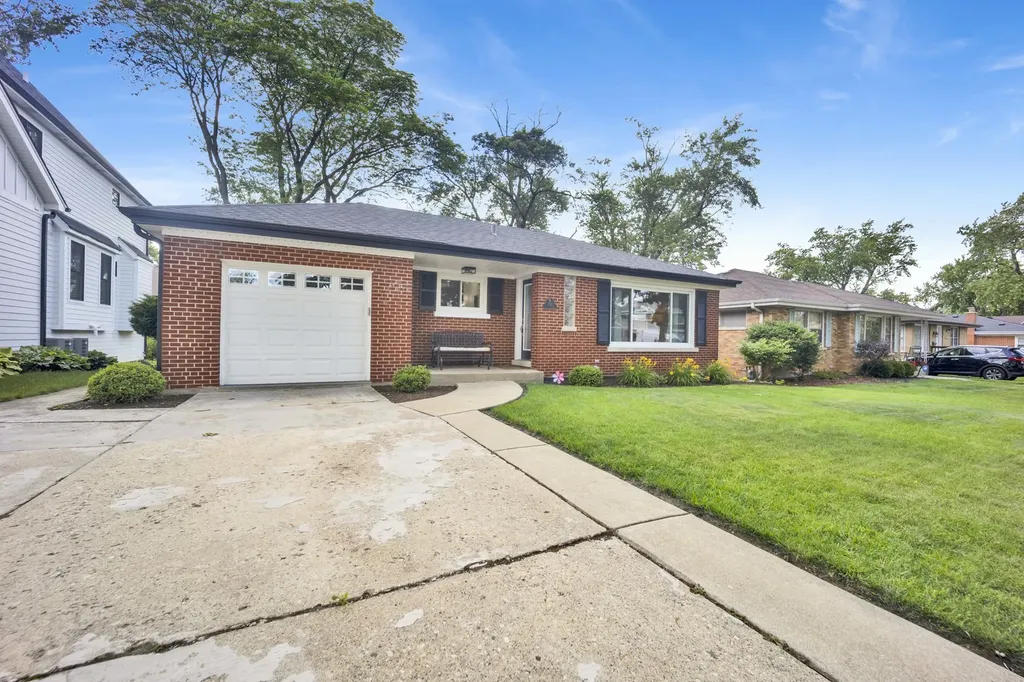 778 South Linden Avenue Elmhurst IL 60126