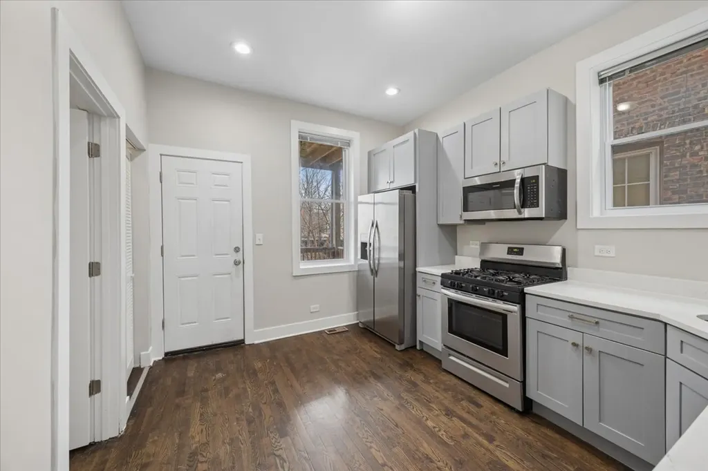 1033 North Lawndale Avenue Chicago IL 60651