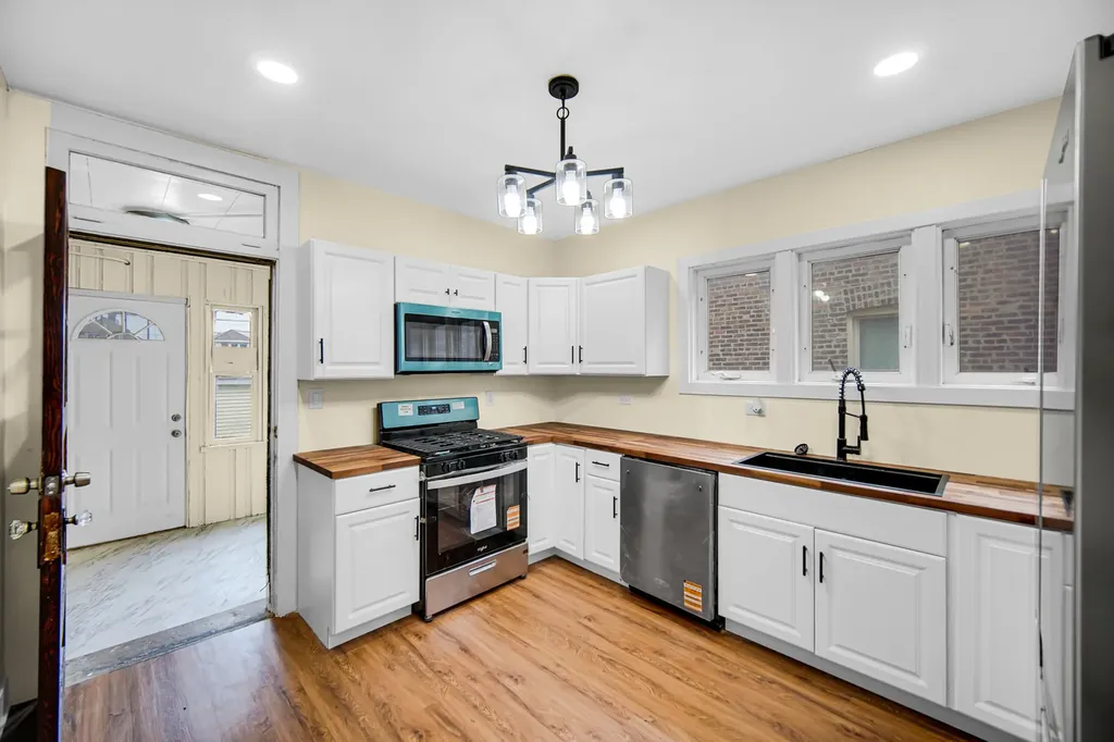 8541 South Paulina Street Chicago IL 60620