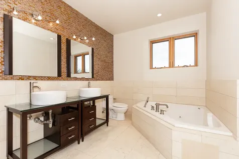 5760 North Lincoln Avenue Chicago IL 60659