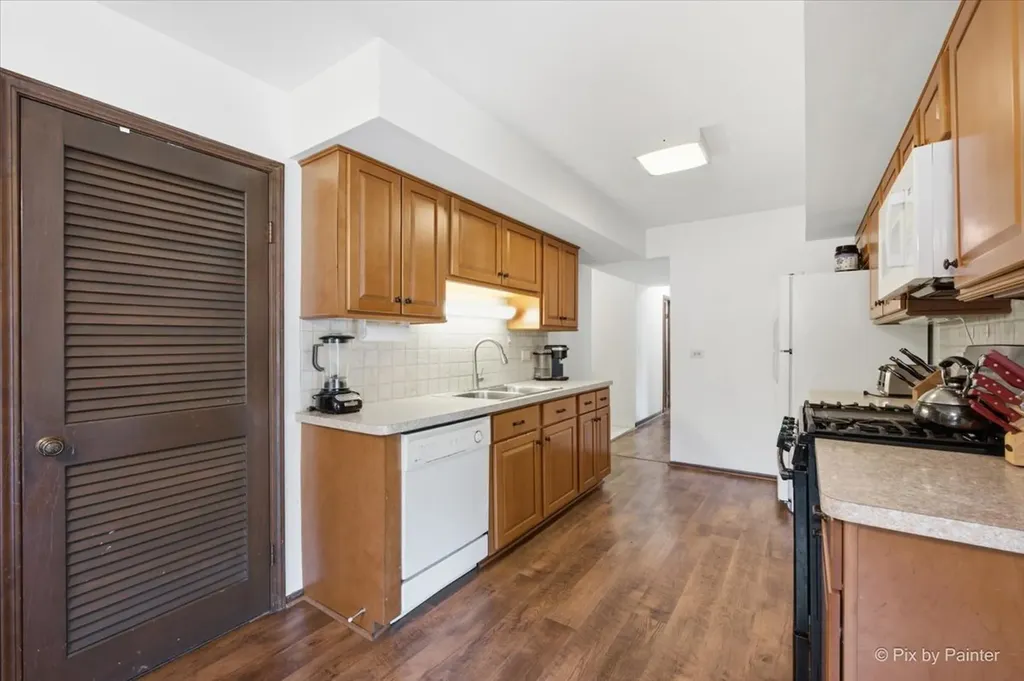 23W222 Westchester Court Glen Ellyn IL 60137