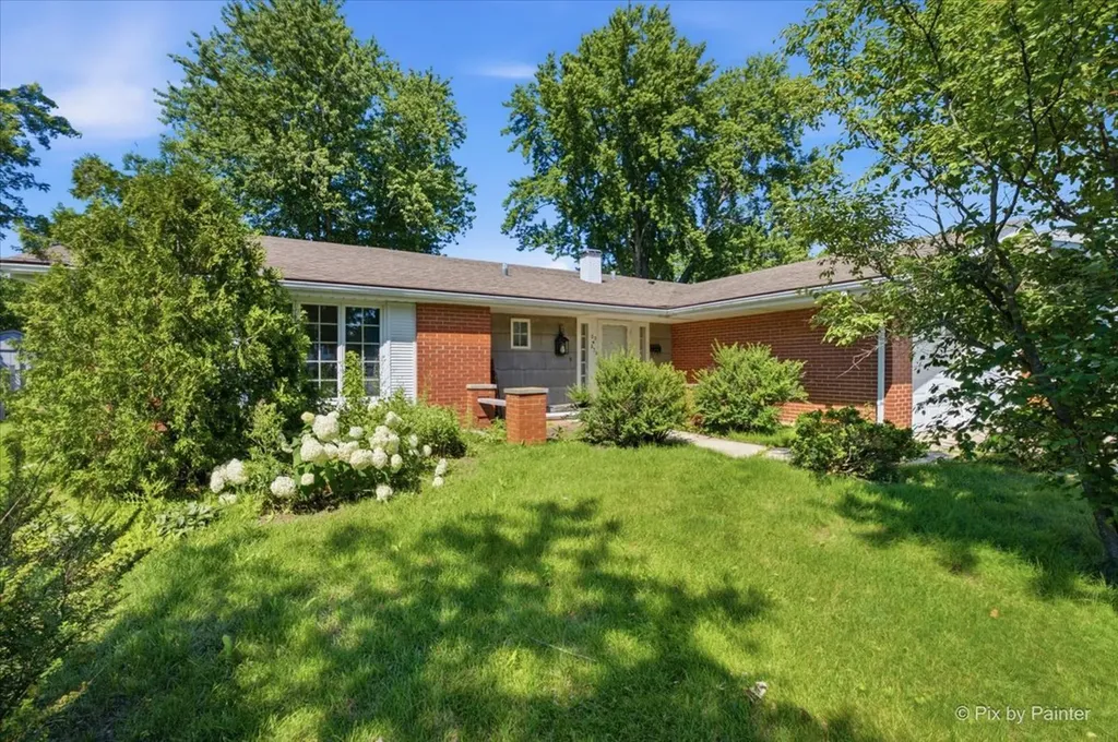 23W222 Westchester Court Glen Ellyn IL 60137