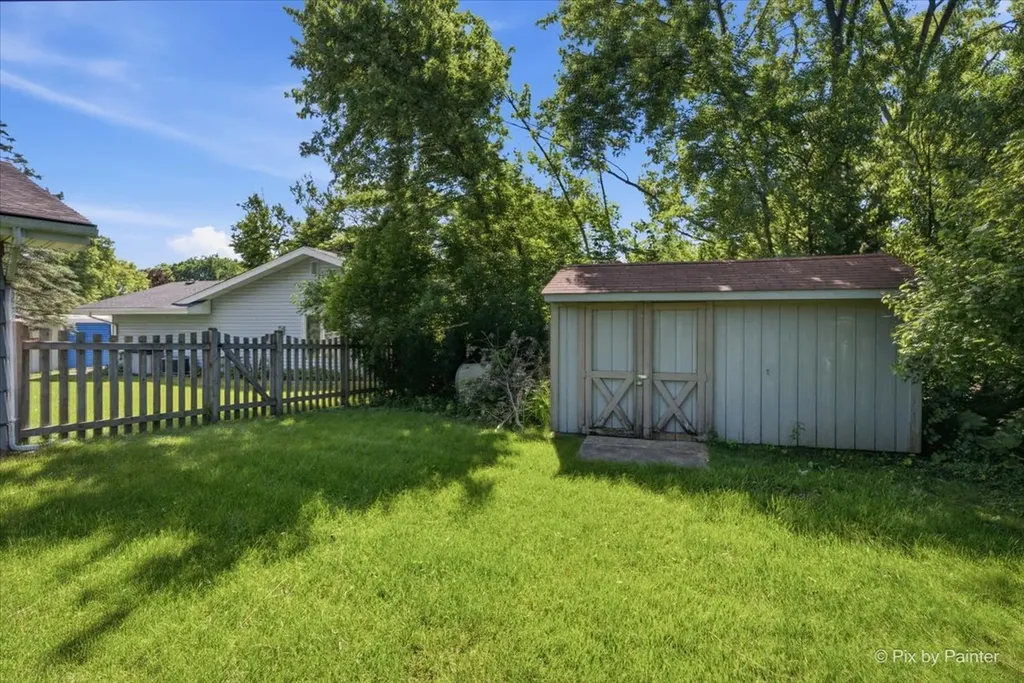 23W222 Westchester Court Glen Ellyn IL 60137