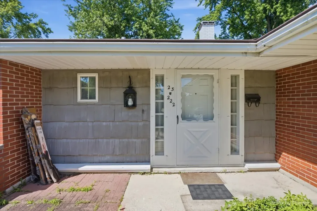 23W222 Westchester Court Glen Ellyn IL 60137