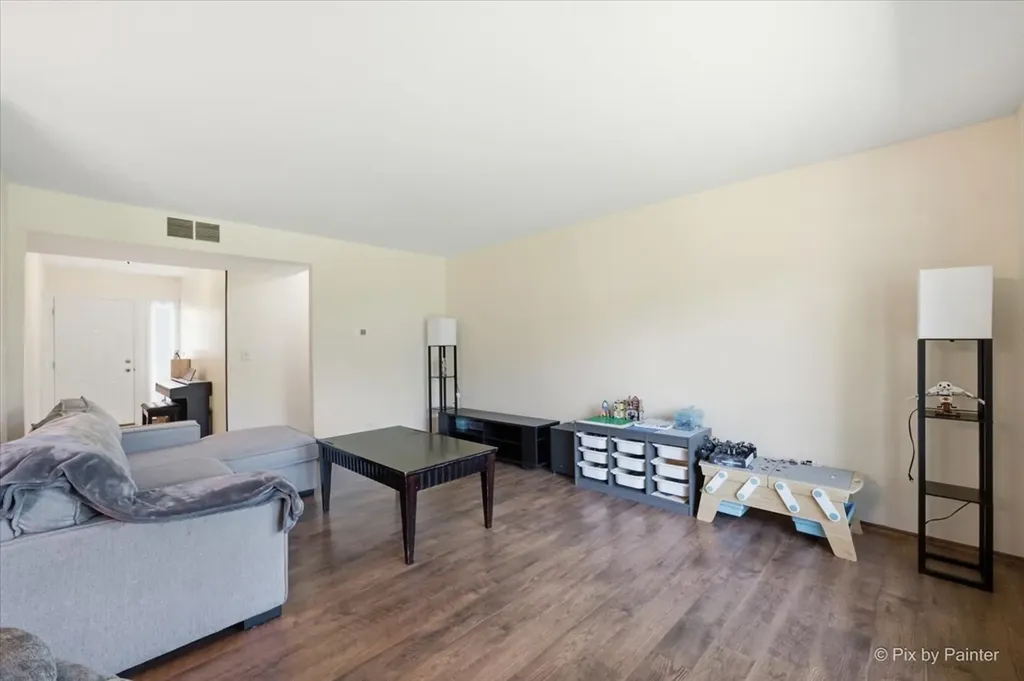23W222 Westchester Court Glen Ellyn IL 60137
