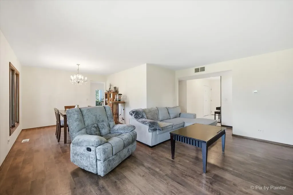 23W222 Westchester Court Glen Ellyn IL 60137
