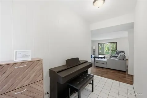 23W222 Westchester Court Glen Ellyn IL 60137
