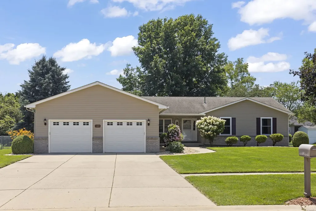 120 East Webb Street Sandwich IL 60548