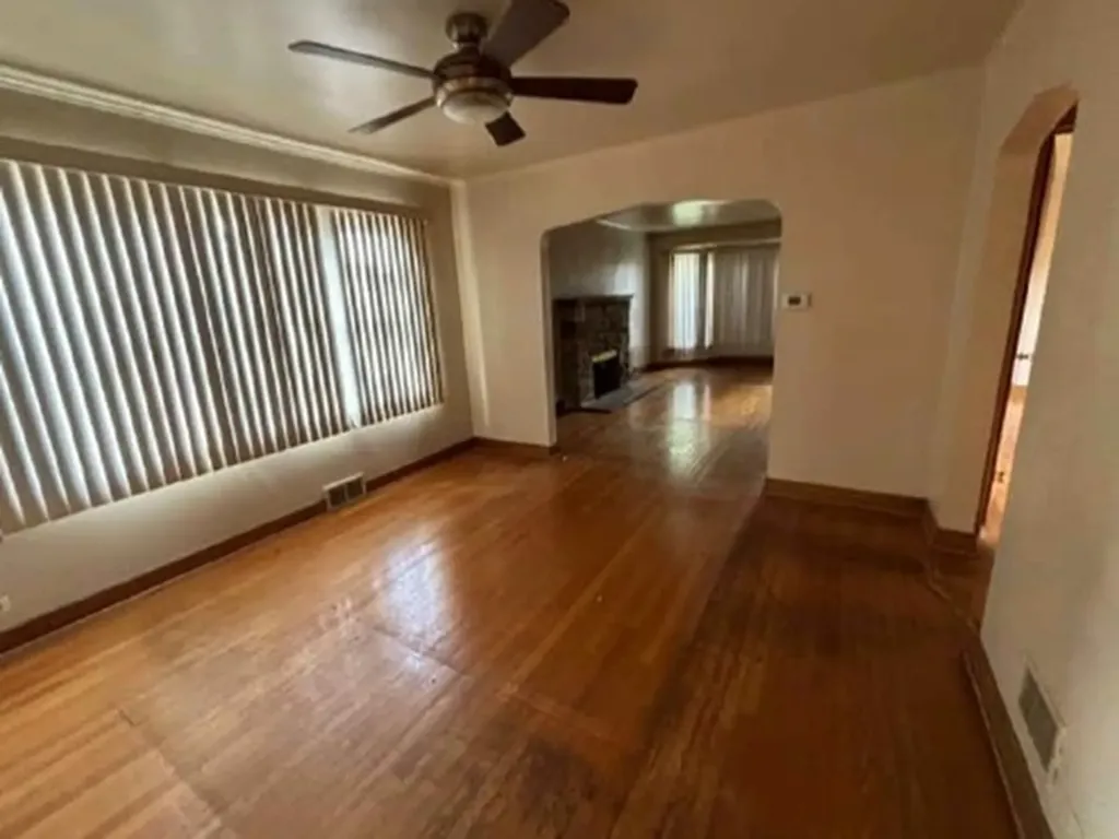 11841 South Campbell Avenue Chicago IL 60655