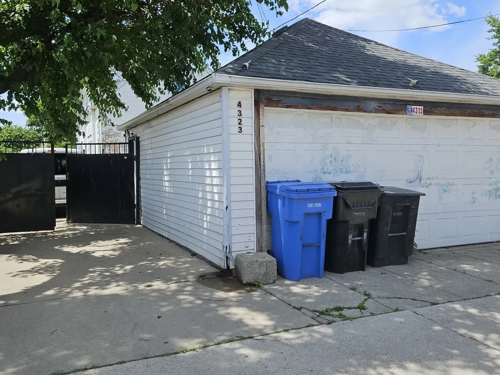 4323 South Keating Avenue Chicago IL 60632