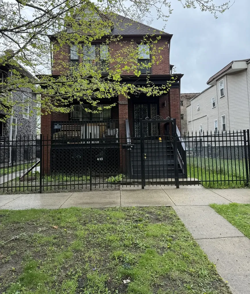 443 West 61st Place Chicago IL 60621