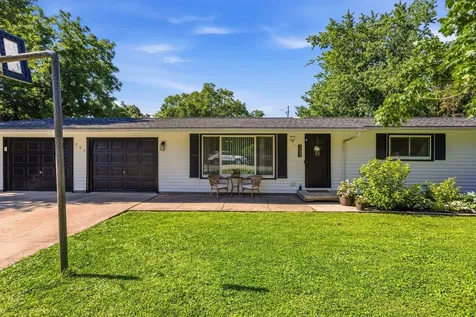 203 Eisenhower Drive Philo IL 61864