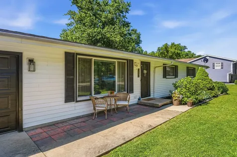 203 Eisenhower Drive Philo IL 61864