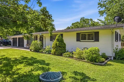 203 Eisenhower Drive Philo IL 61864