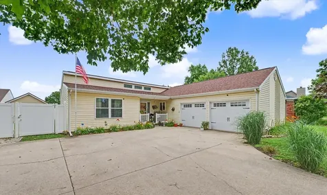 105 Surrey Lane Arthur IL 61911