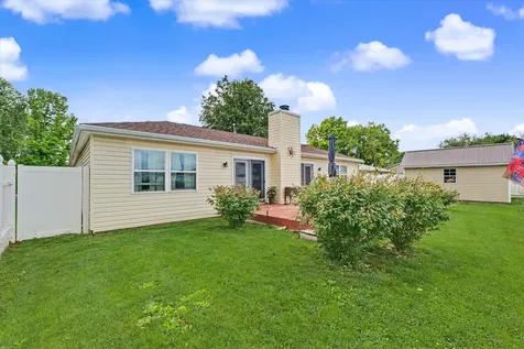 105 Surrey Lane Arthur IL 61911