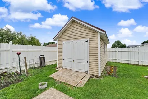 105 Surrey Lane Arthur IL 61911