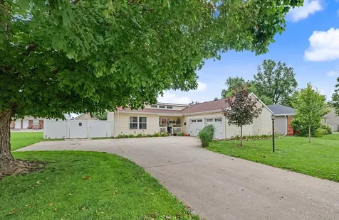 105 Surrey Lane Arthur IL 61911