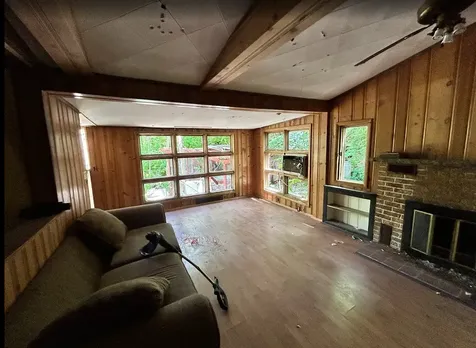 124 Chicago Road Oswego IL 60543