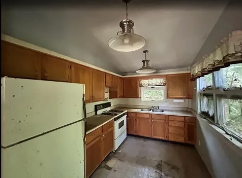 124 Chicago Road Oswego IL 60543
