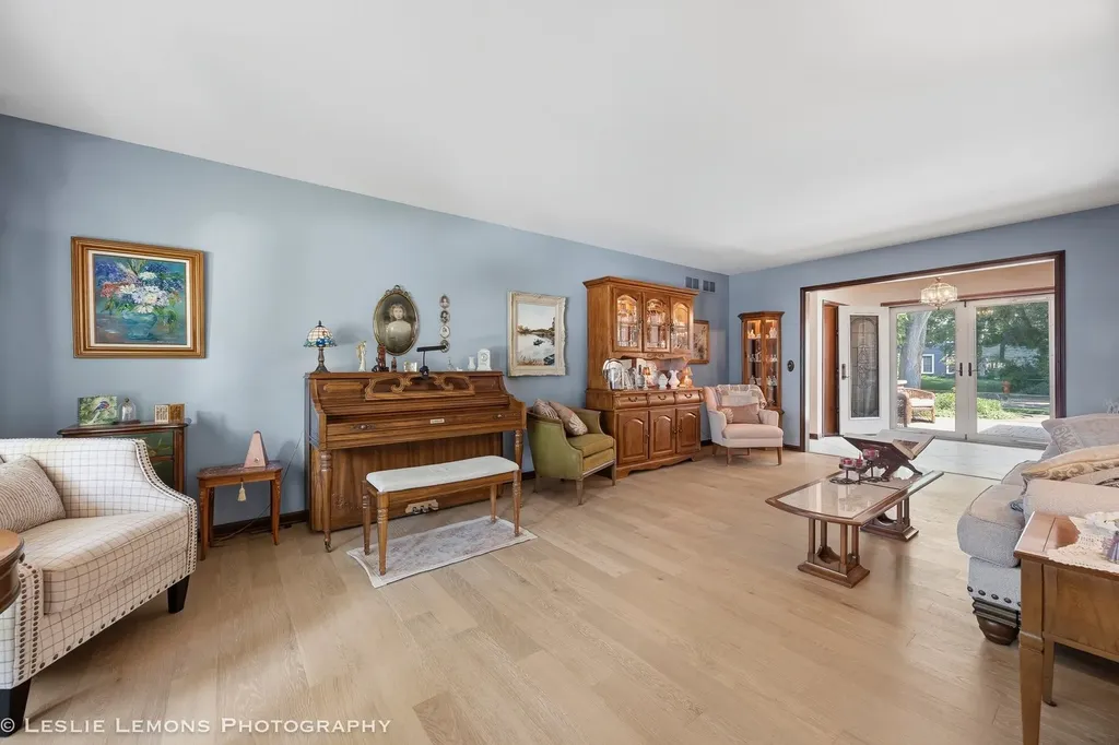 1160 Cheshire Avenue Naperville IL 60540