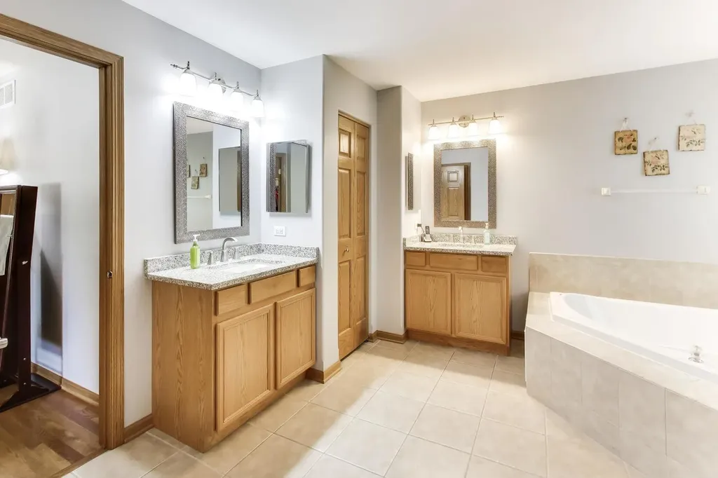 7 Fairhaven Court Lake In The Hills IL 60156