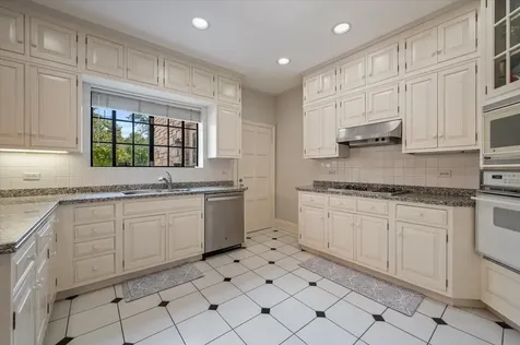 54 Kenilworth Avenue Kenilworth IL 60043
